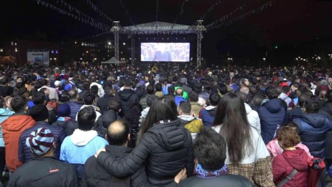 Stada giremeyen binlerce taraftar dev ekranlardan maçı izlediler