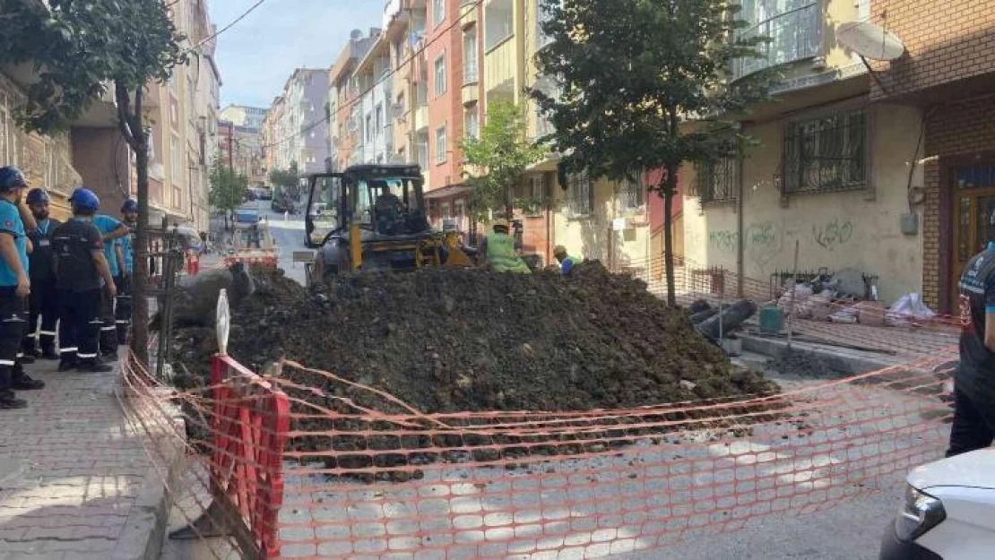 Sultangazi'de İSKİ'nin çalışma yaptığı esnada doğalgaz borusu patladı