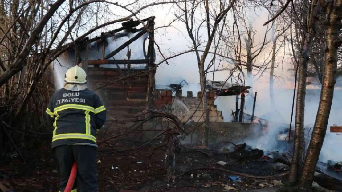 Bolu'da Suriyeli sığınmacıların yaşadığı evin odunluğu alev alev yandı