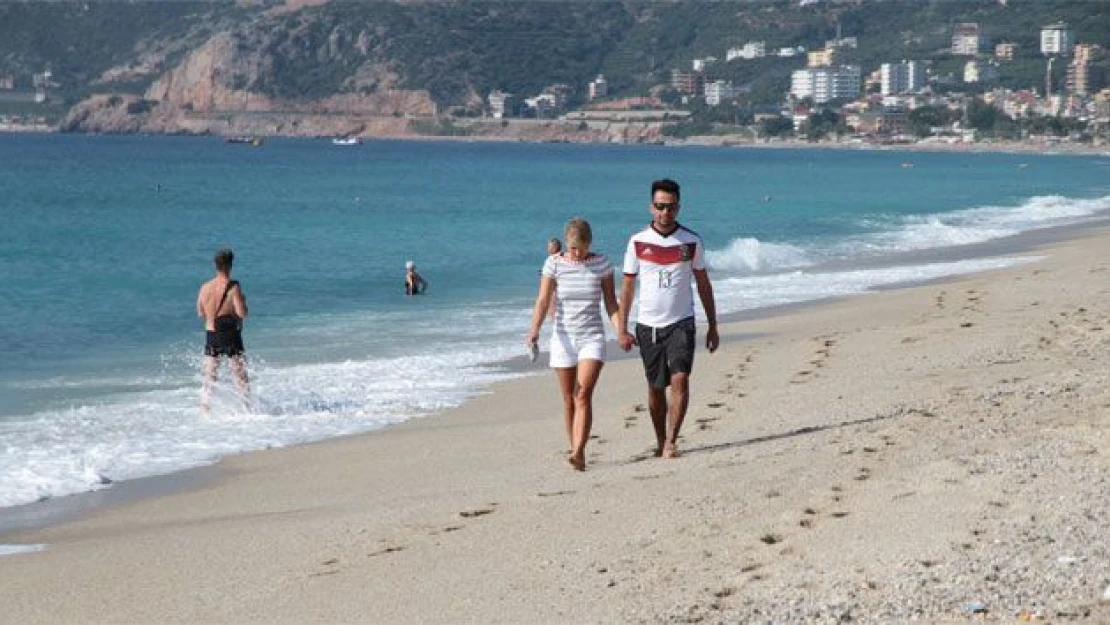 Alanya'da deniz keyfi devam ediyor