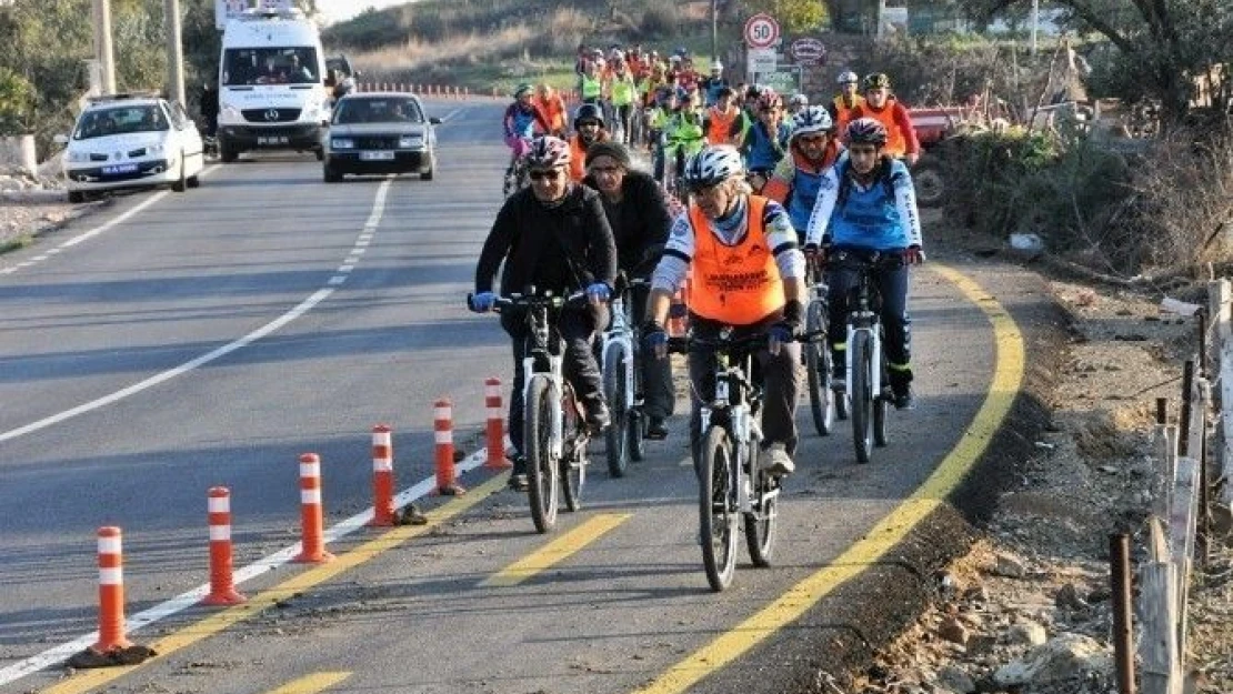 Birinci  Uluslararası  Ayvalık  Bı̇sı̇klet  Festı̇valı̇  Yapıldı