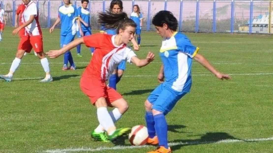 Bozüyük  Bayan  Futbol  Takımı  İlk  Karşılaşmasında  Farklı  Kaybetti