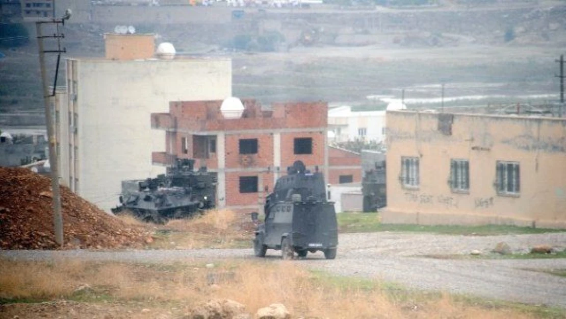 Cizre'de Emniyet Binalarına Roketli Saldırı: 2 Polis Yaralandı