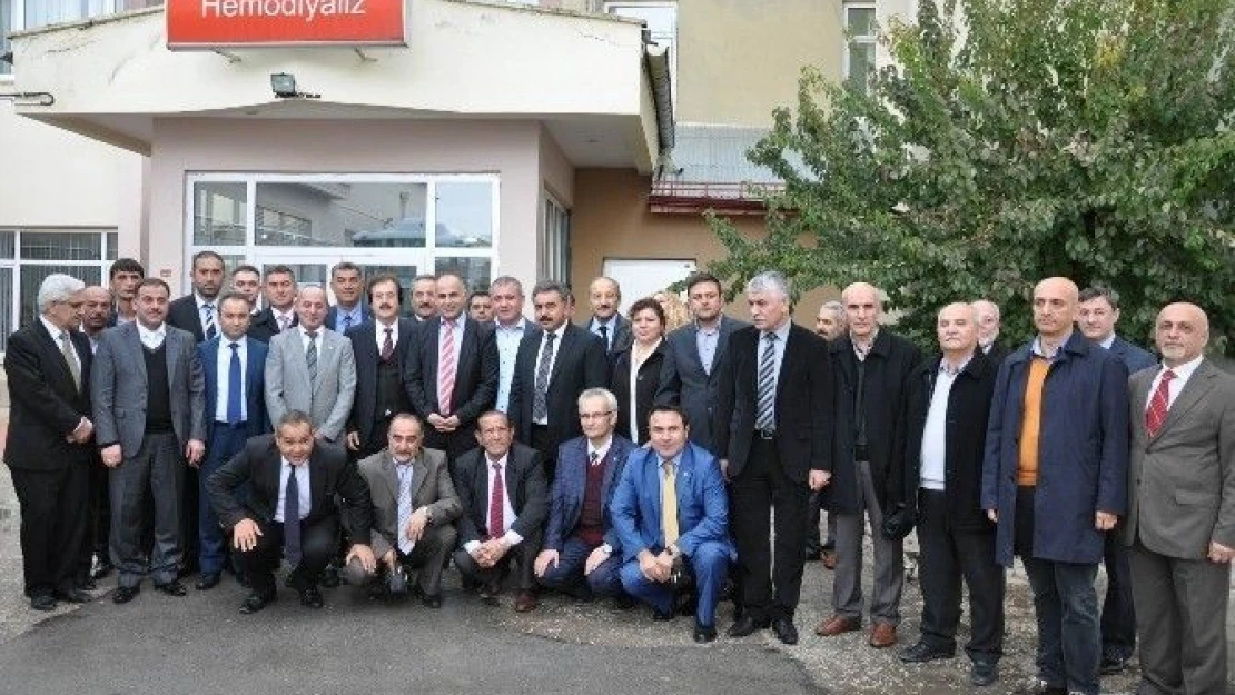 Cumhuriyet  Üniversitesi'ne  4  Adet  Diyaliz  Makinesi  Bağışlandı