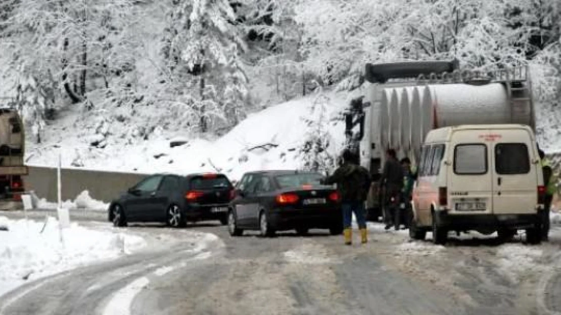 Ilgaz Dağı'nda kar ulaşımı aksattı