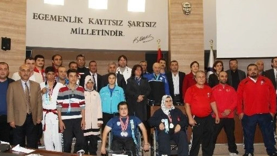 Şahinbey  Meclisi  Sporcuları  Ödüllendirdi