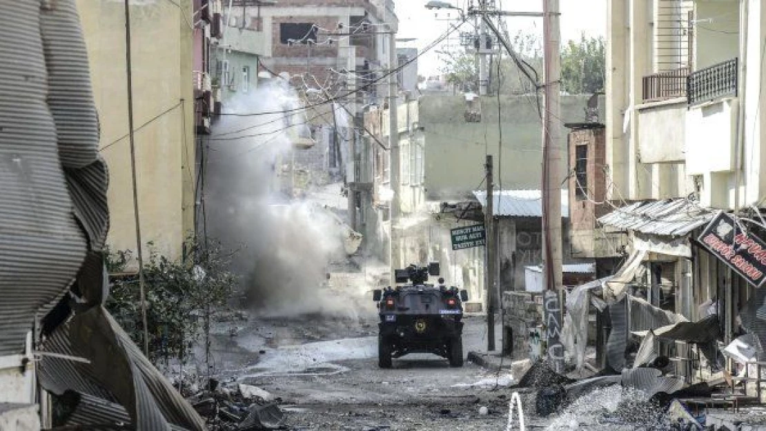 Silvan'da Çatışma! 1 Taksi Şoförü Öldü, 1'i Polis 5 Yaralı