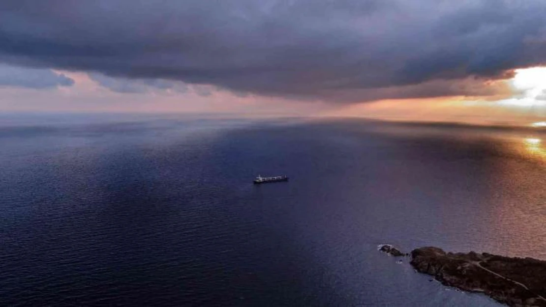 Tahıl sevkiyatının ilk gemisi Razoni İstanbul Boğazı'na girmeyi bekliyor