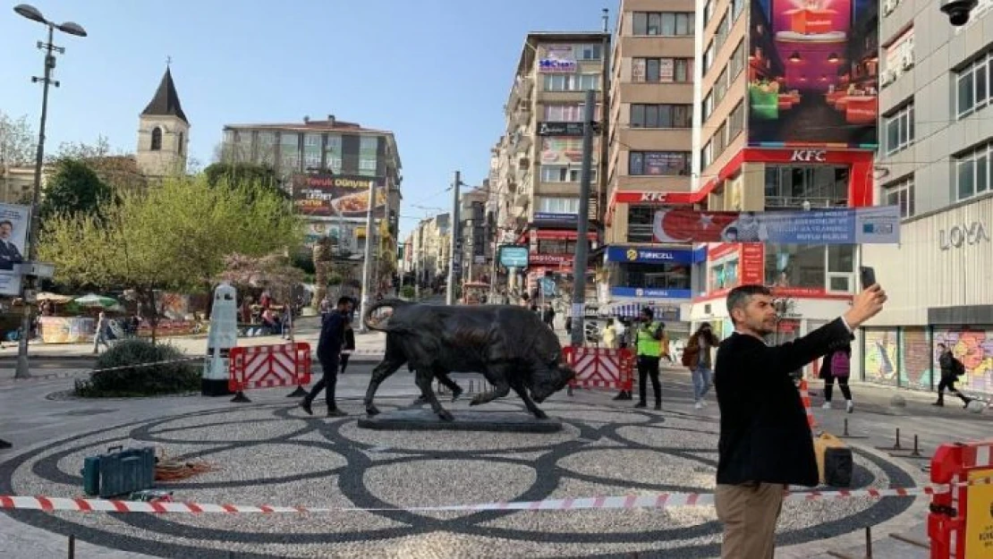 Tahrip edilen Kadıköy Boğa Heykeli kapatıldı