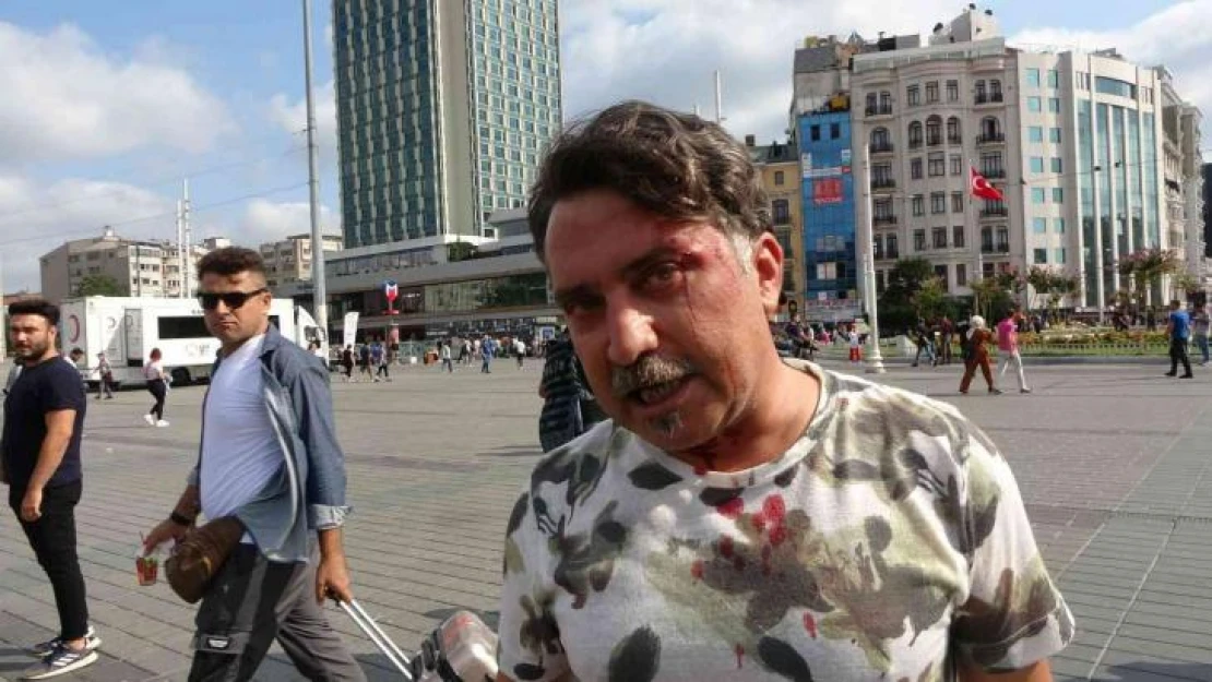 Taksim'de seyyar satıcılar turisti darp etti