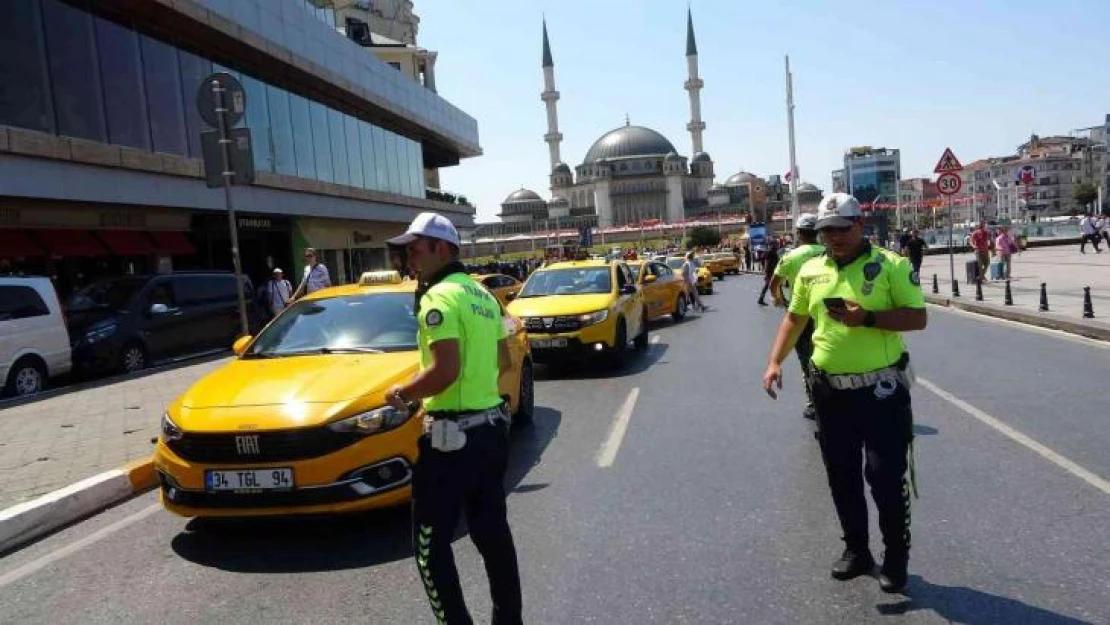 Taksim'de ticari taksilere yönelik denetim