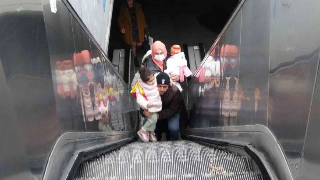 Taksim Metrosu'nda yürüyen merdiven çilesi