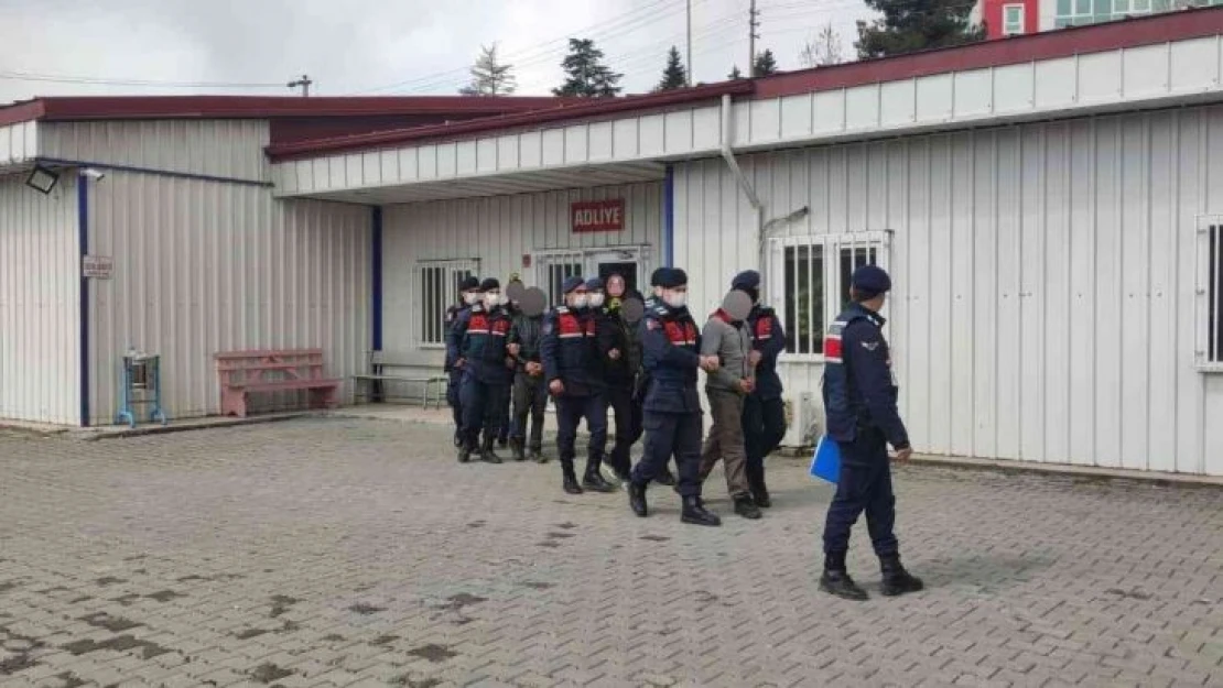 Tamir için bırakılan kamyonet ile Çorum'dan gelerek Kastamonu'da hırsızlık yaptılar