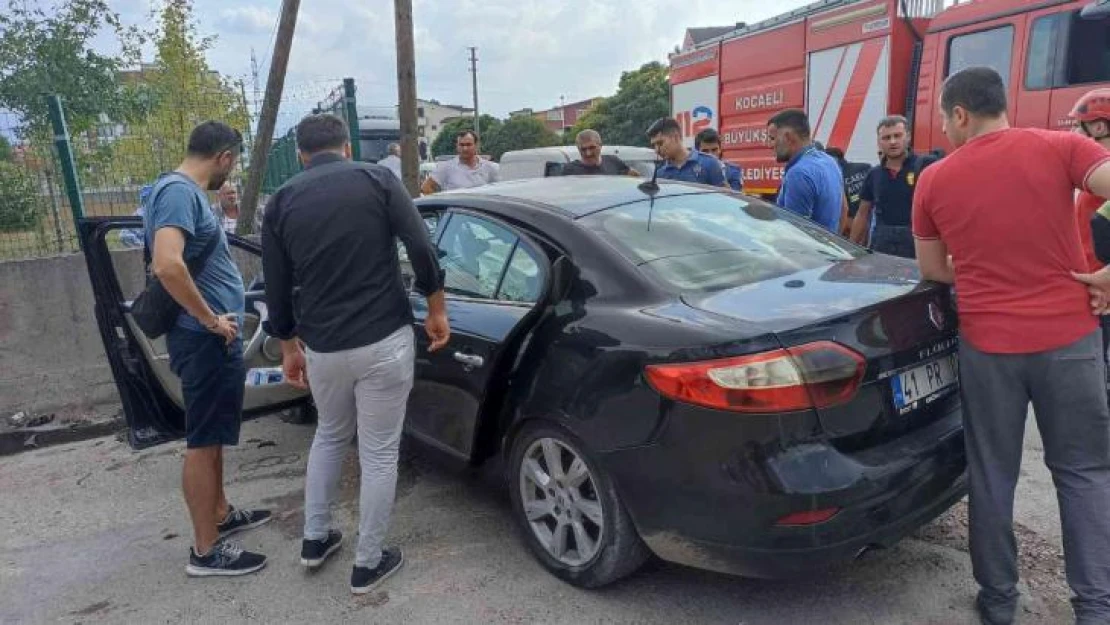 Tansiyonu düşen sürücü bahçe duvarına çarpıp otomobilde sıkıştı