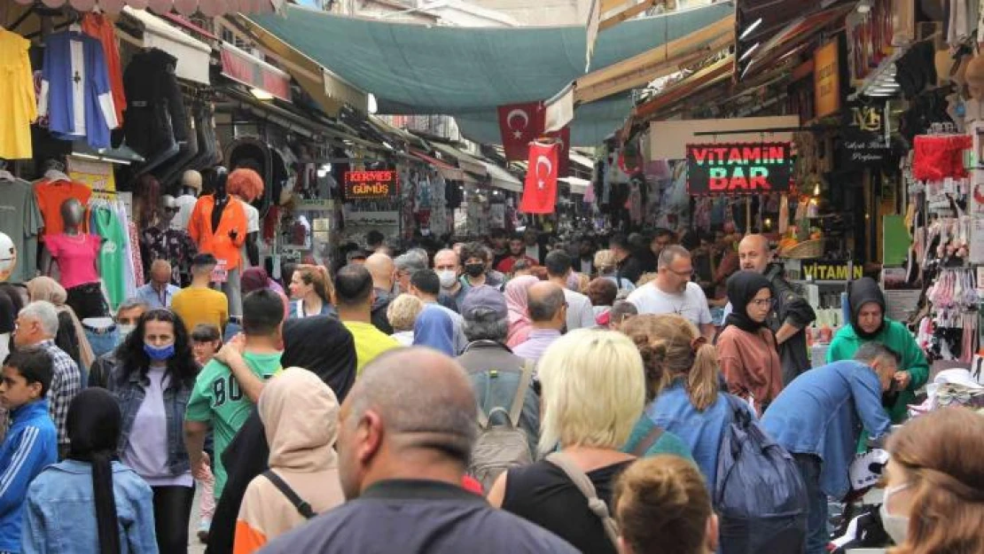 Tarihi Kemeraltı Çarşısı'nda bayram alışverişi yoğunluğu