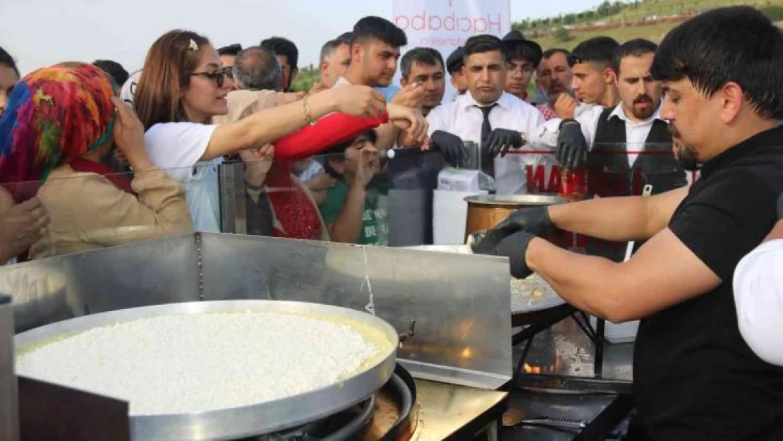 Tarihi On Gözlü Köprüde tanıtım için Lübnan künefesi ikram edildi