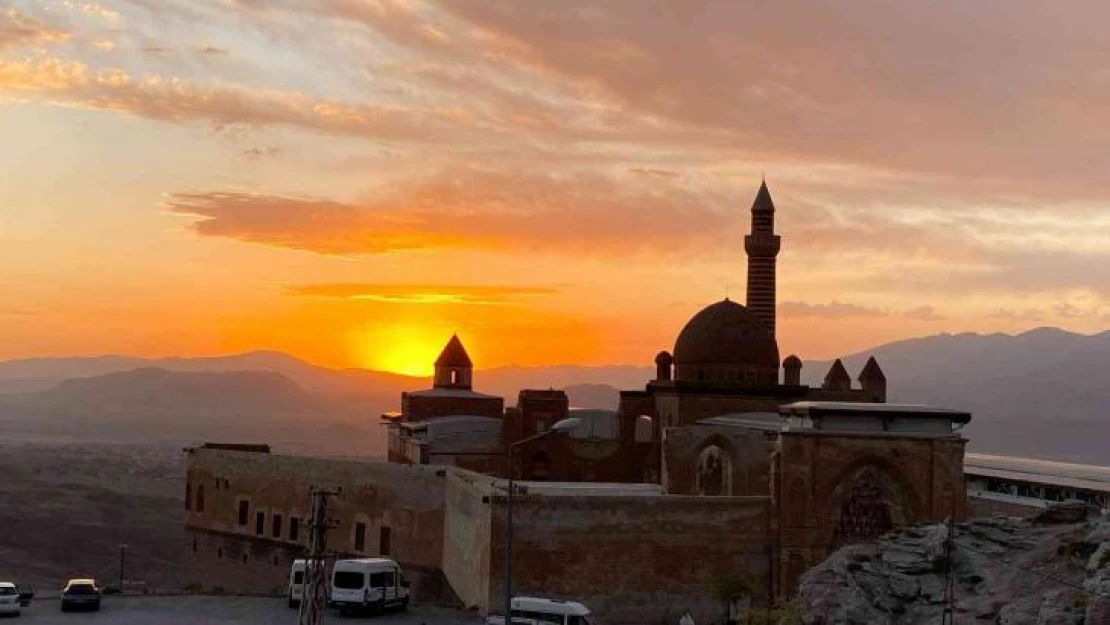 Tarihi sarayda eşsiz gün batımı