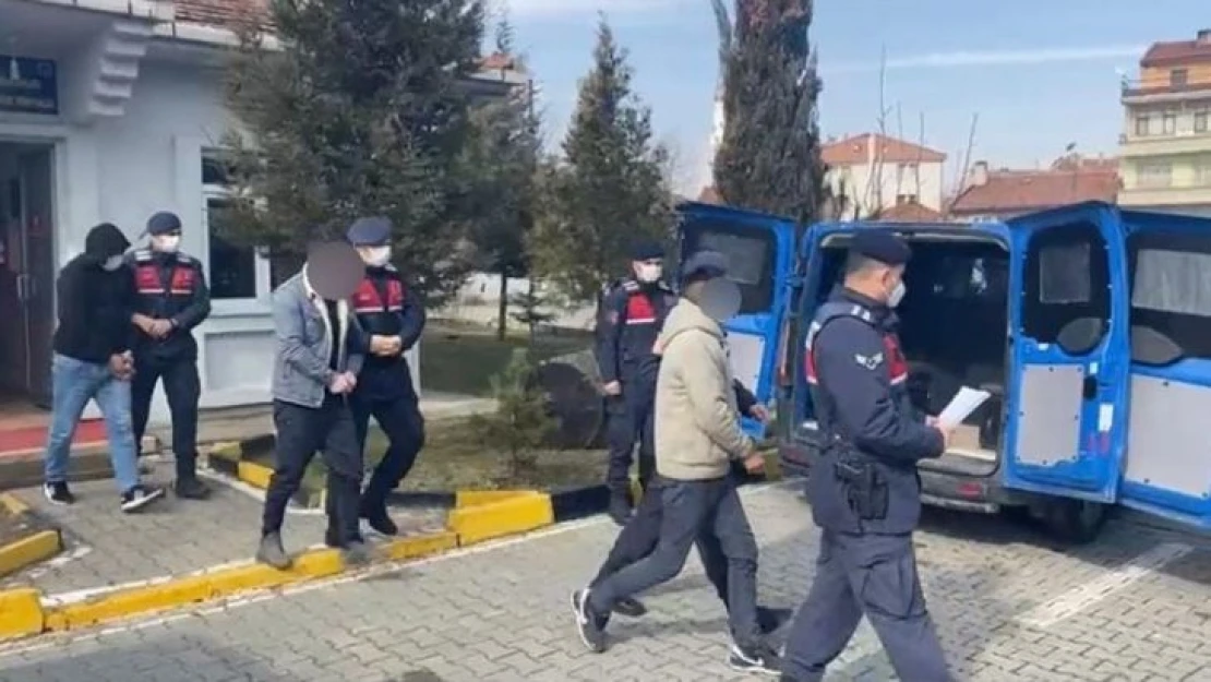 Tarladaki su dinamosunu çalan hırsızlar yakayı ele verdi