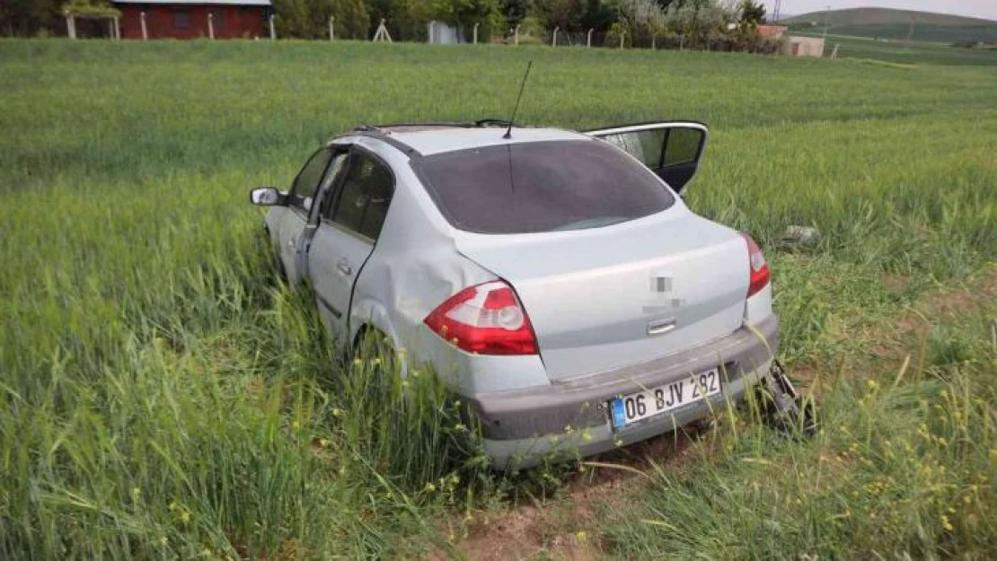 Tarlaya uçan otomobilin sürücüsü hayatını kaybetti