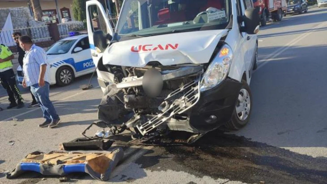 Tarsus'ta trafik kazası: 1 ölü, 2 yaralı