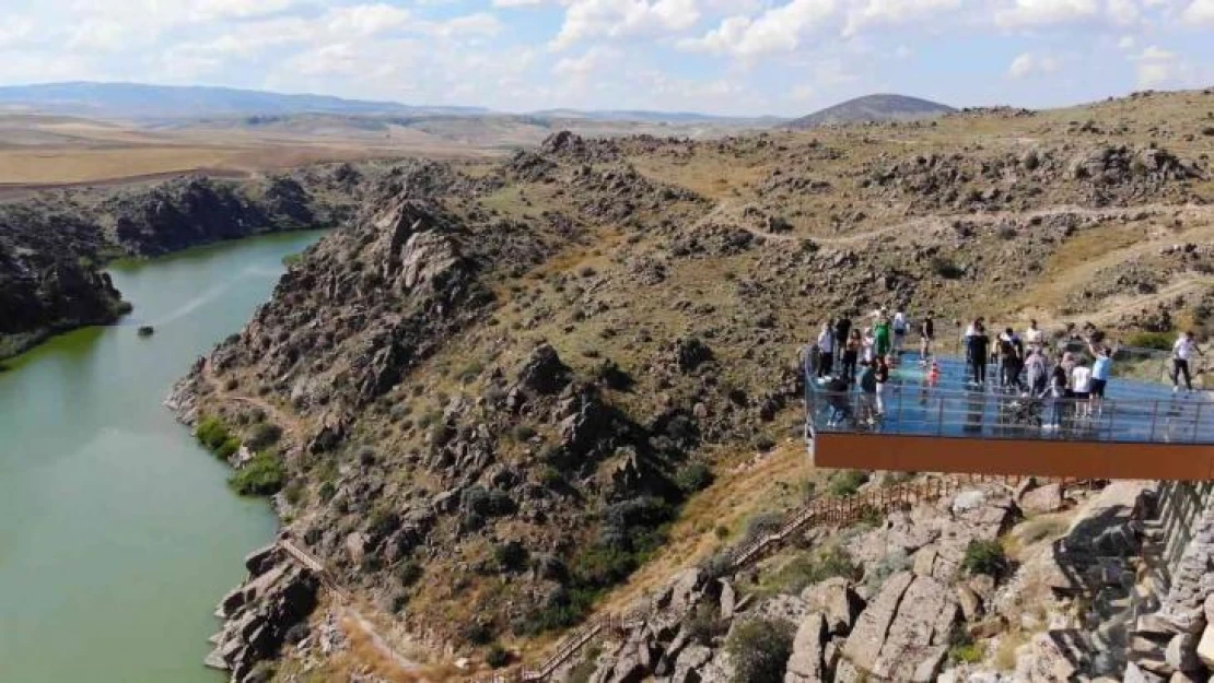 Tatil uzadı, ziyaretçiler akın etti: Bozkırın ortasında tekne turu yaptılar