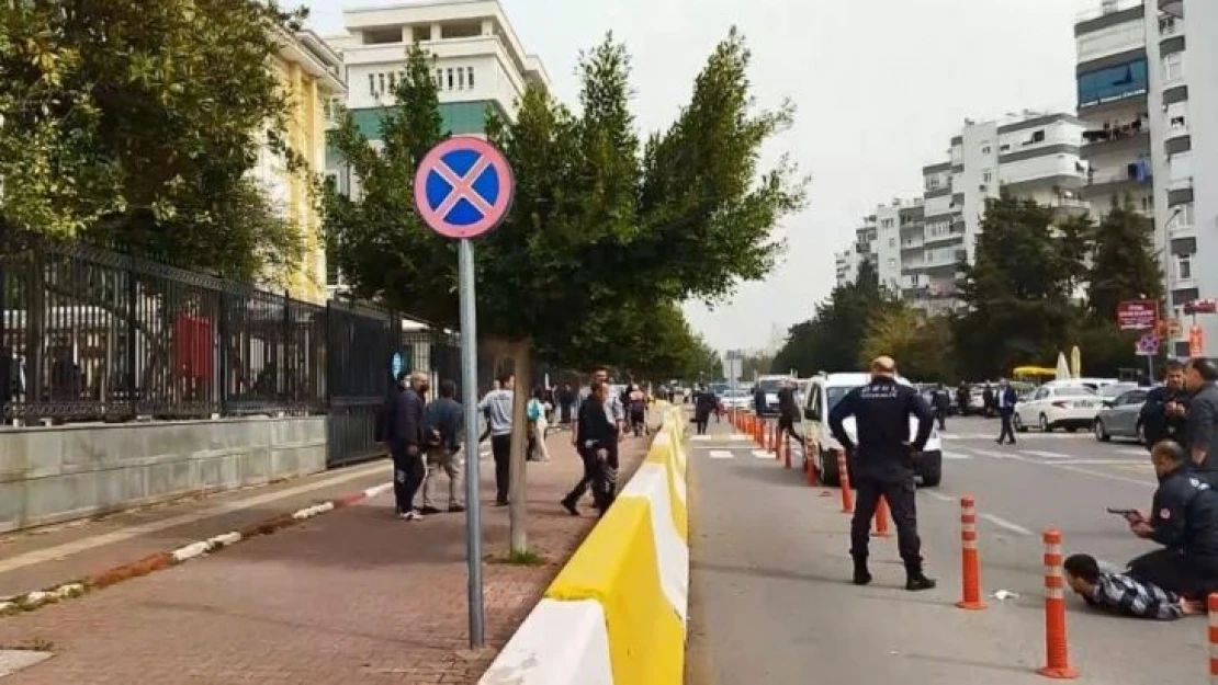 Tekerlekli sandalye ile geldiği adliye önünde dehşeti yaşatan eski enişte adliyeye sevk edildi