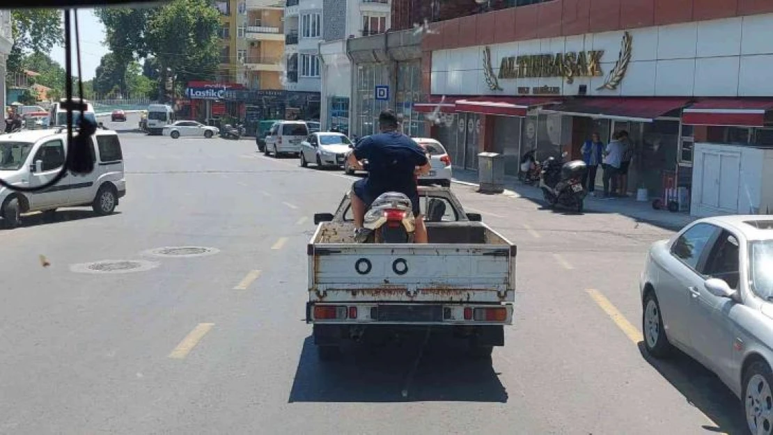 Tekirdağ'da ilginç yolculuk: Motosiklet asfaltta değil, kamyon kasasında