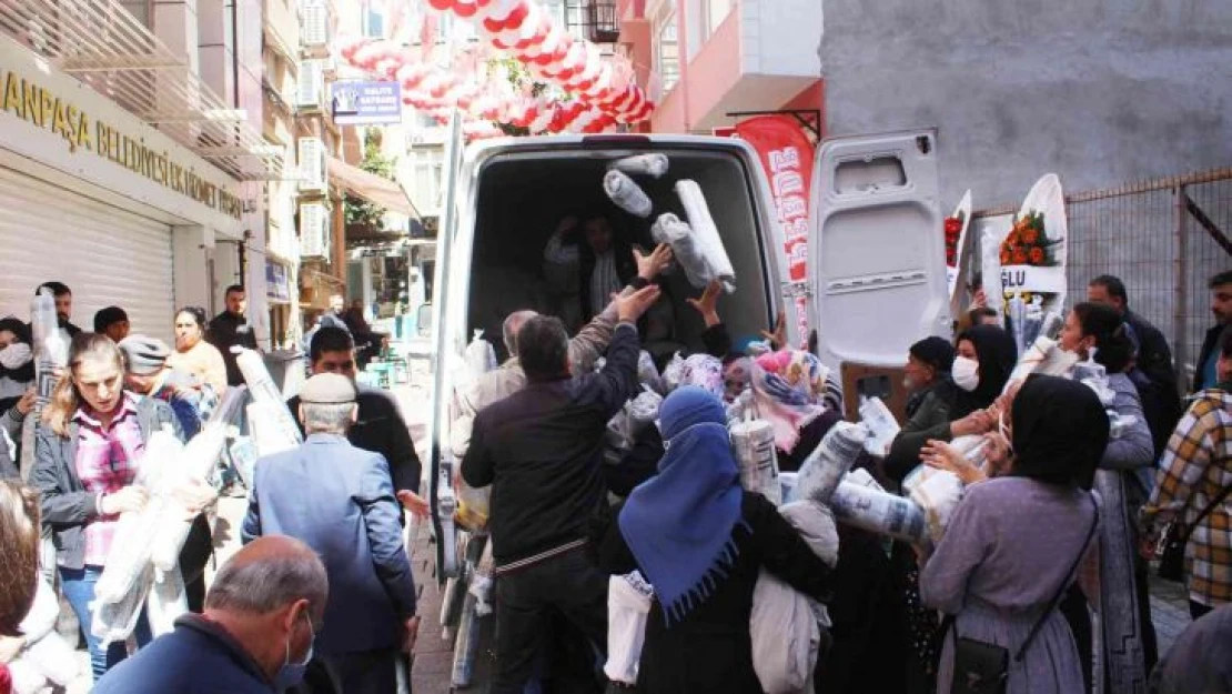 Tekirdağ'da indirim izdihamı: Birbirleriyle yarıştılar