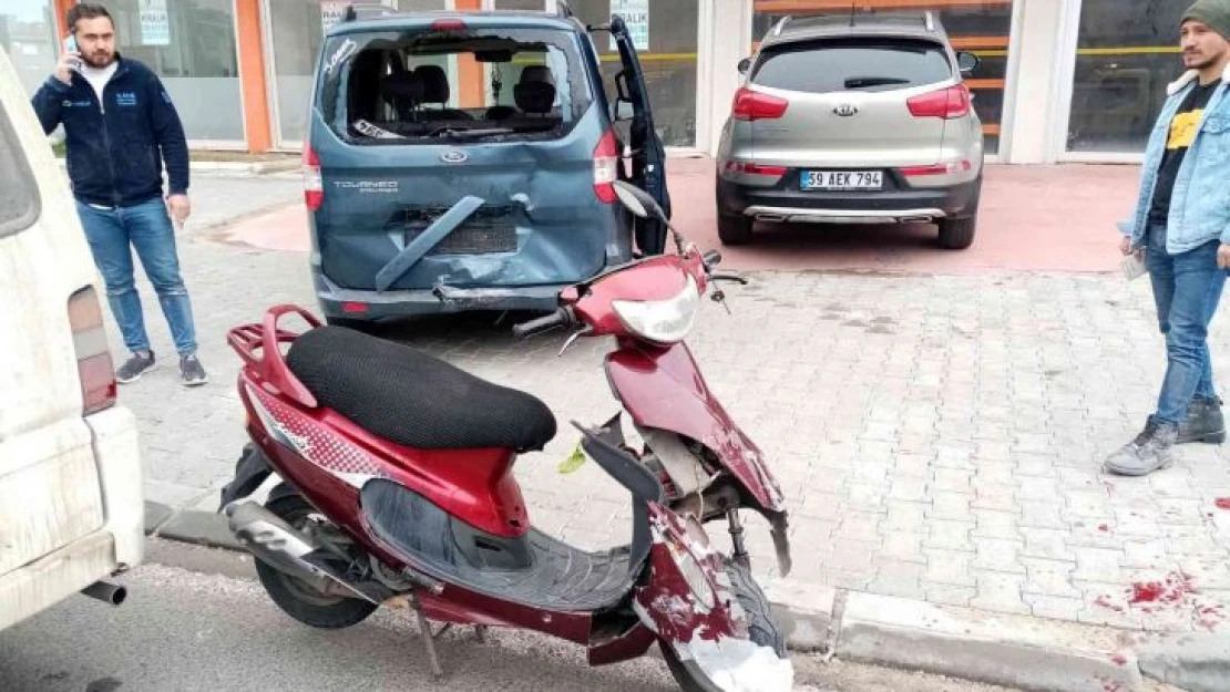 Tekirdağ'da motosikletin araca çarptığı kaza kamerada