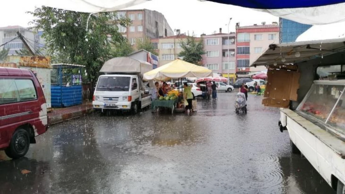 Tekirdağ'da sağanak yağış hayatı olumsuz etkiledi