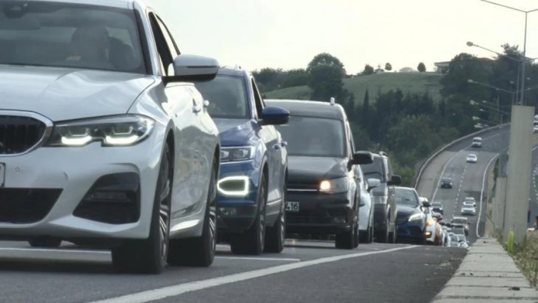 Tekirdağ-İstanbul yolunda dönüş yoğunluğu