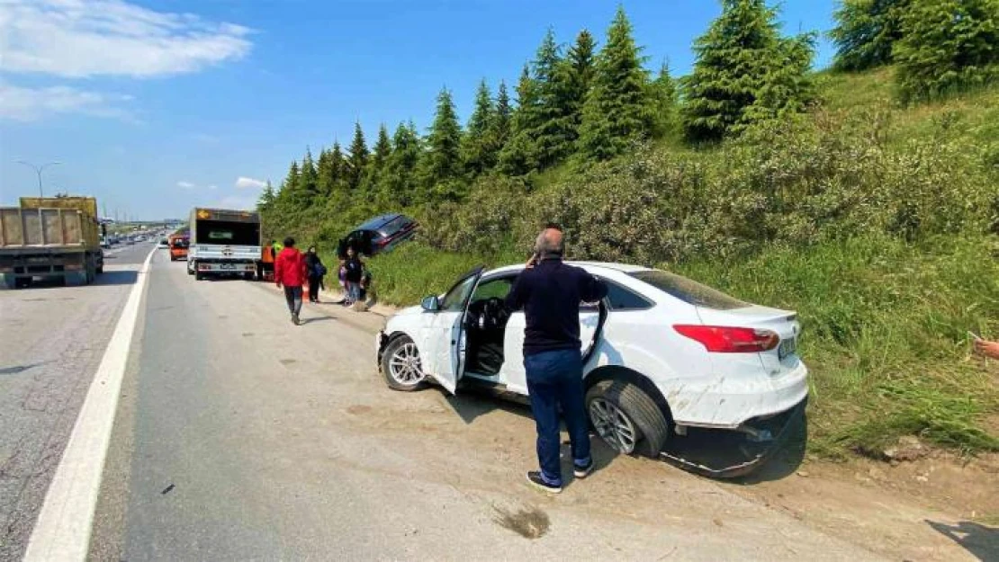 TEM'e düşen taş kazaya sebep oldu: 2 yaralı