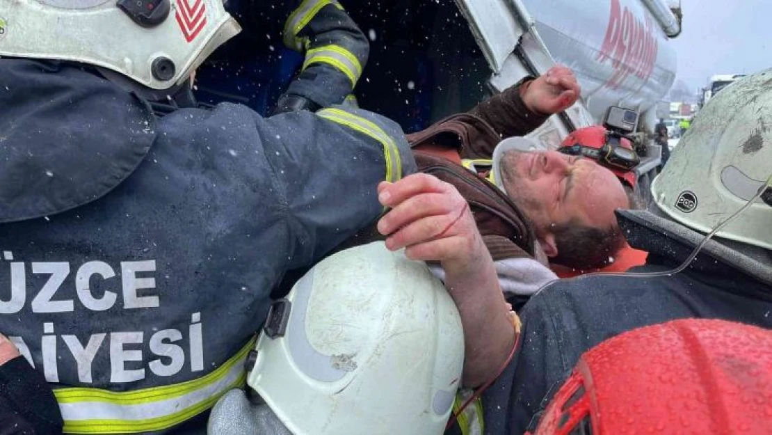 TEM Otoyolu'nda zincirleme kaza, onlarca araç birbirine girdi