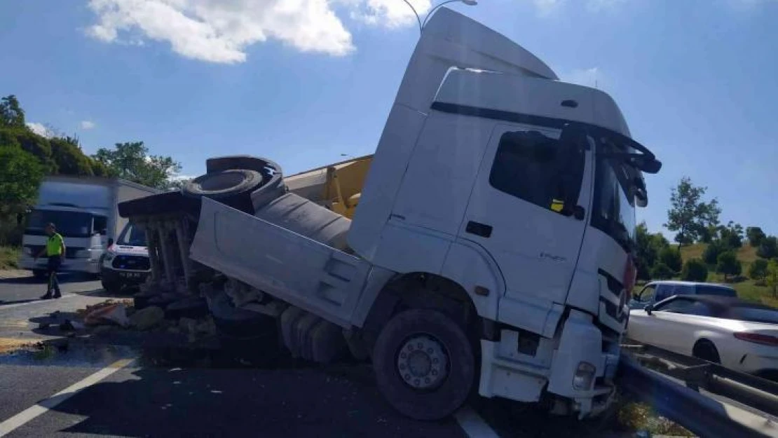 Tem Otoyolunda feci kaza: 1 kişi yaralı