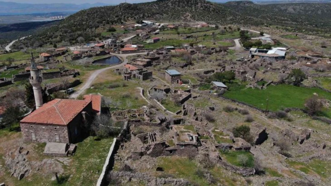 Terk edilen köy yapımcıların gözdesi oldu