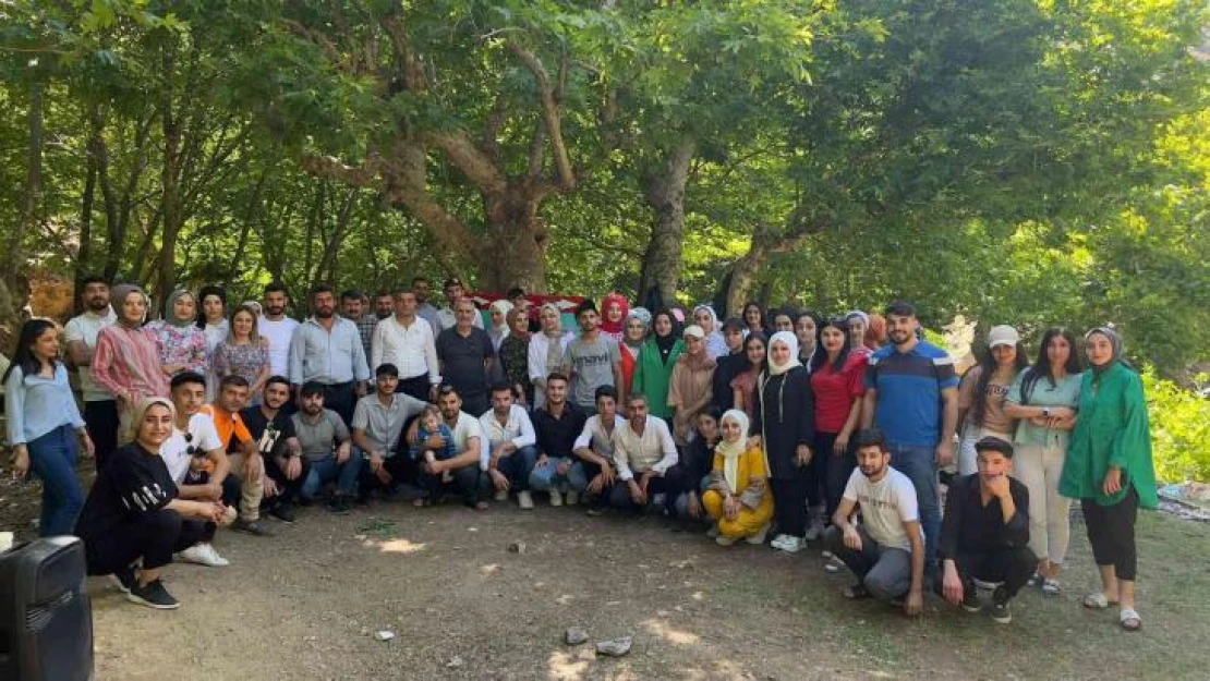 Terörden arındırılan doğada buluşan gençler halay çekerek piknik yaptı