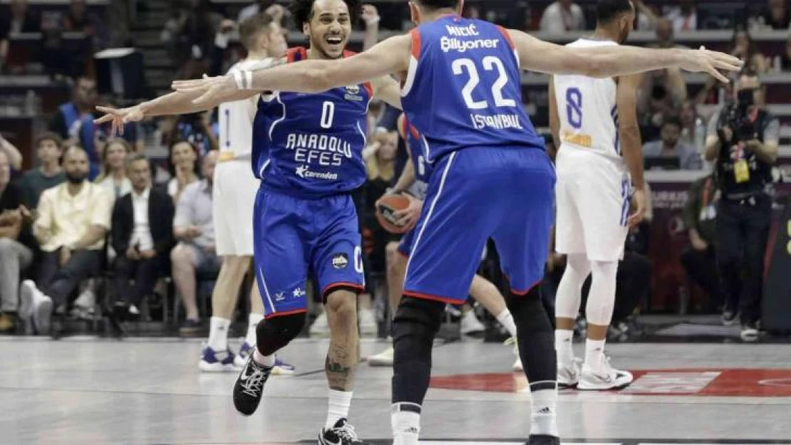 Anadolu Efes, üst üste ikinci kez Avrupa şampiyonu!