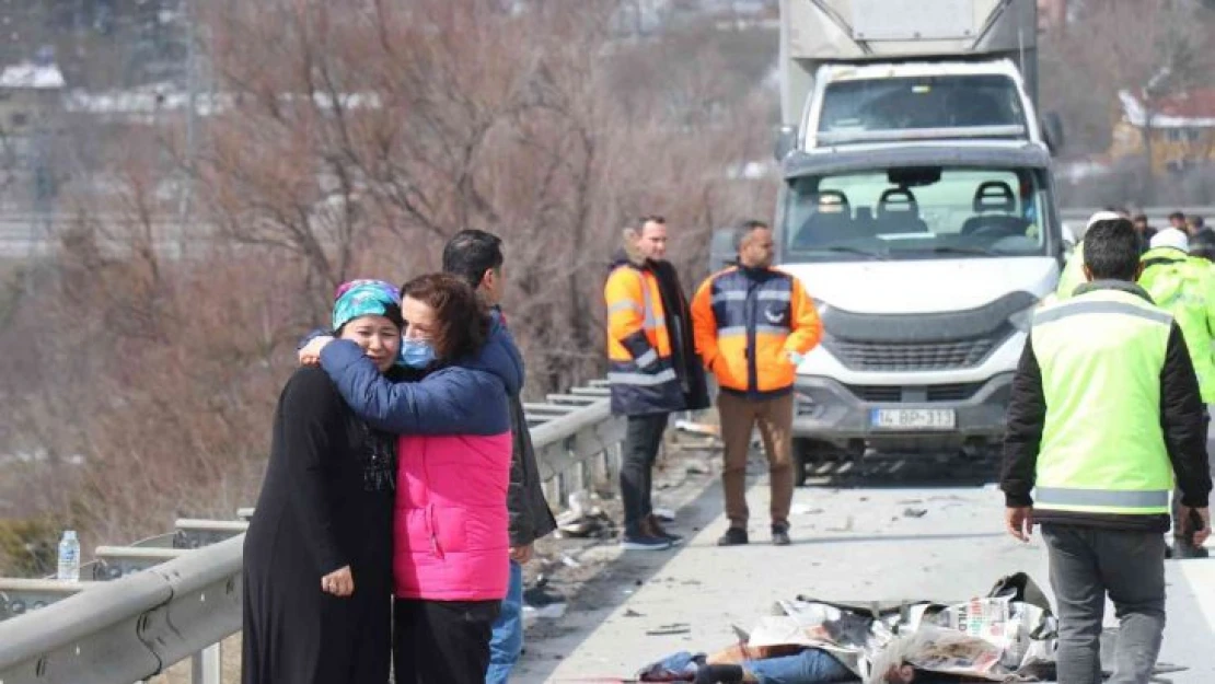 Tırın çarptığı çekici sürücüsü hayatını kaybetti