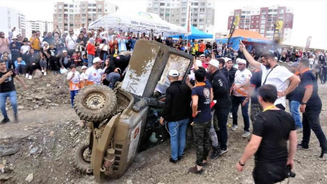 Tokat'taki off-road yarışlarında aracın devrilme anı kameralara yansıdı