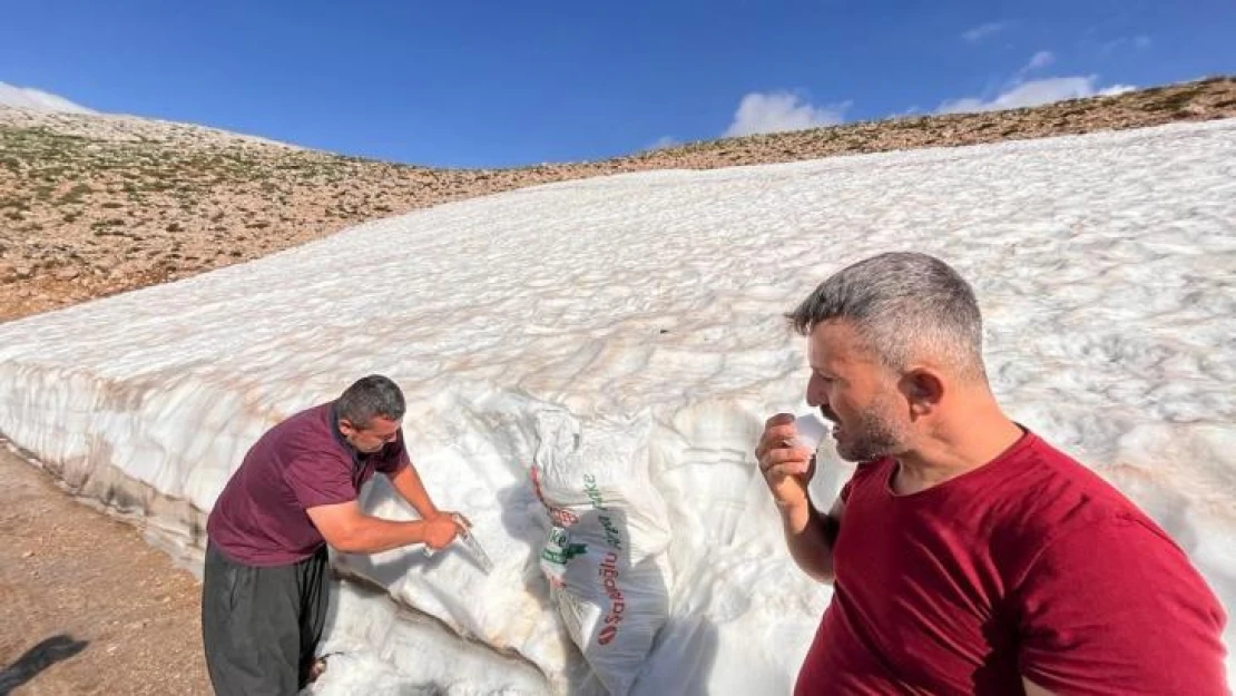 Toroslardan çuval çuval taşınan kar, deniz seviyesinde karlama şerbet oluyor