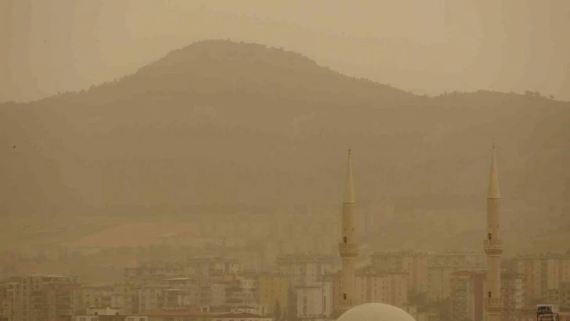 Toz bulutu Adıyaman'ı etkisi altına aldı