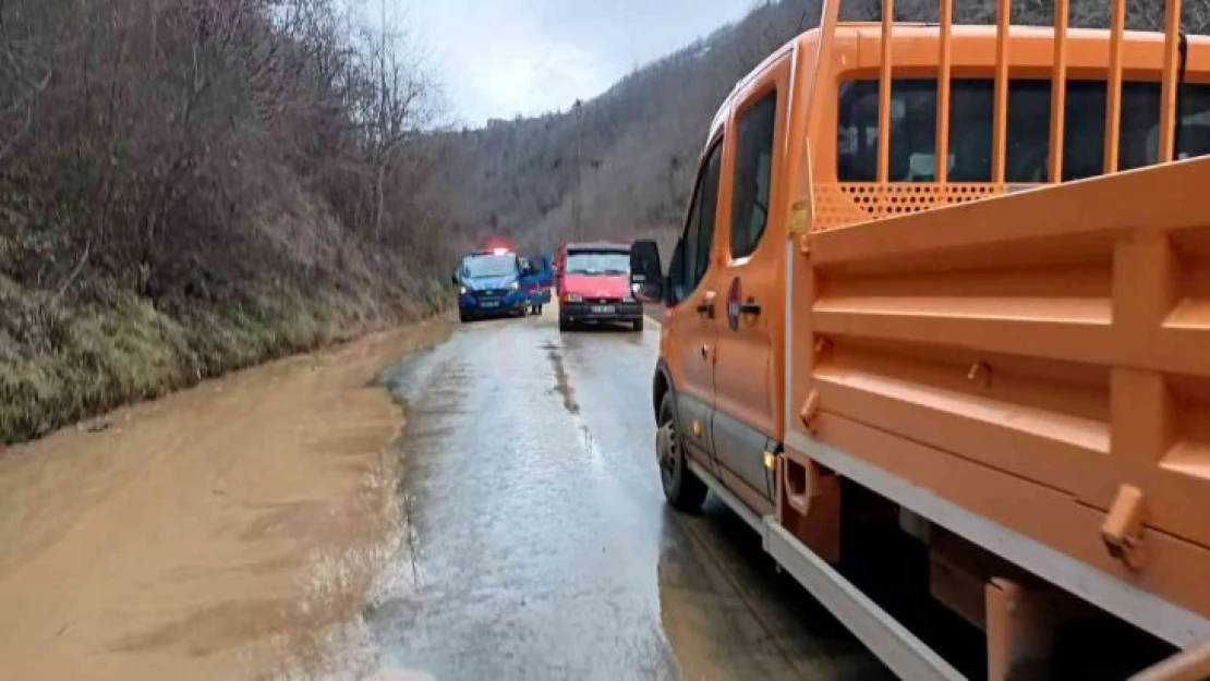 Trabzon-Bayburt karayolunda heyelan