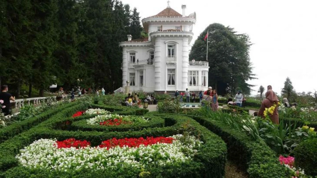 Trabzon'da turizm merkezlerine ziyaretçi akını