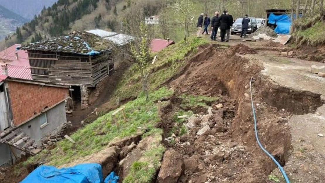 Trabzon'un Araklı ilçesinde 8 ev heyelan tehlikesi nedeniyle boşaltıldı