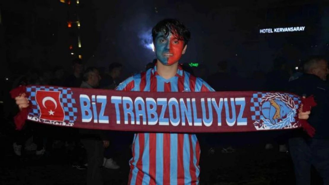 Trabzonsporlu taraftarların Ordu'da şampiyonluk coşkusu