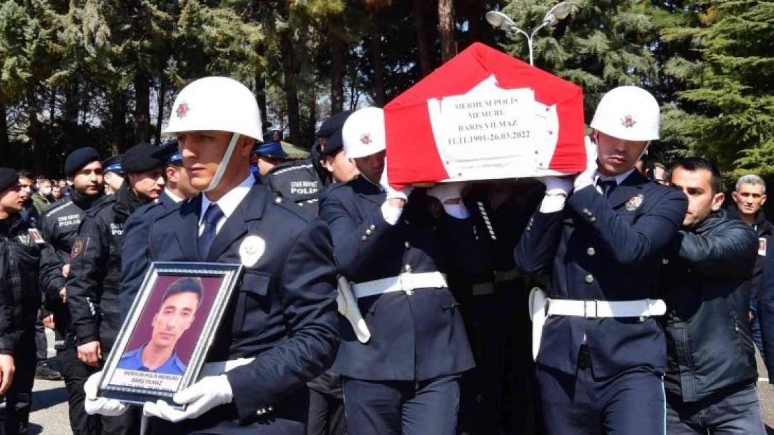 Trafik kazasında hayatını kaybeden polis ve eşi törenle memleketlerine uğurlandı