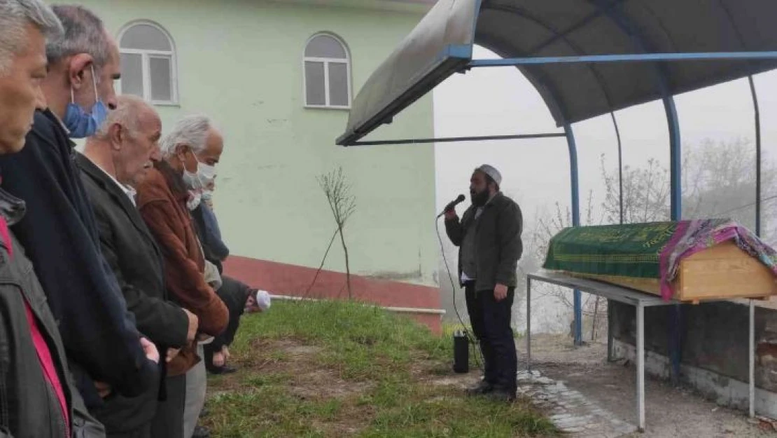 Trafik kazasında hayatını kaybeden kadın son yolculuğa uğurlandı