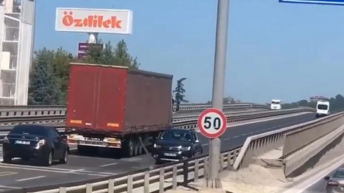 Trafikte geri geri giden otomobili gören şaştı kaldı