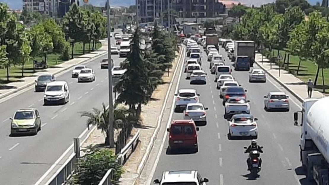 Trafikte tatilcilerin dönüş yoğunluğu başladı