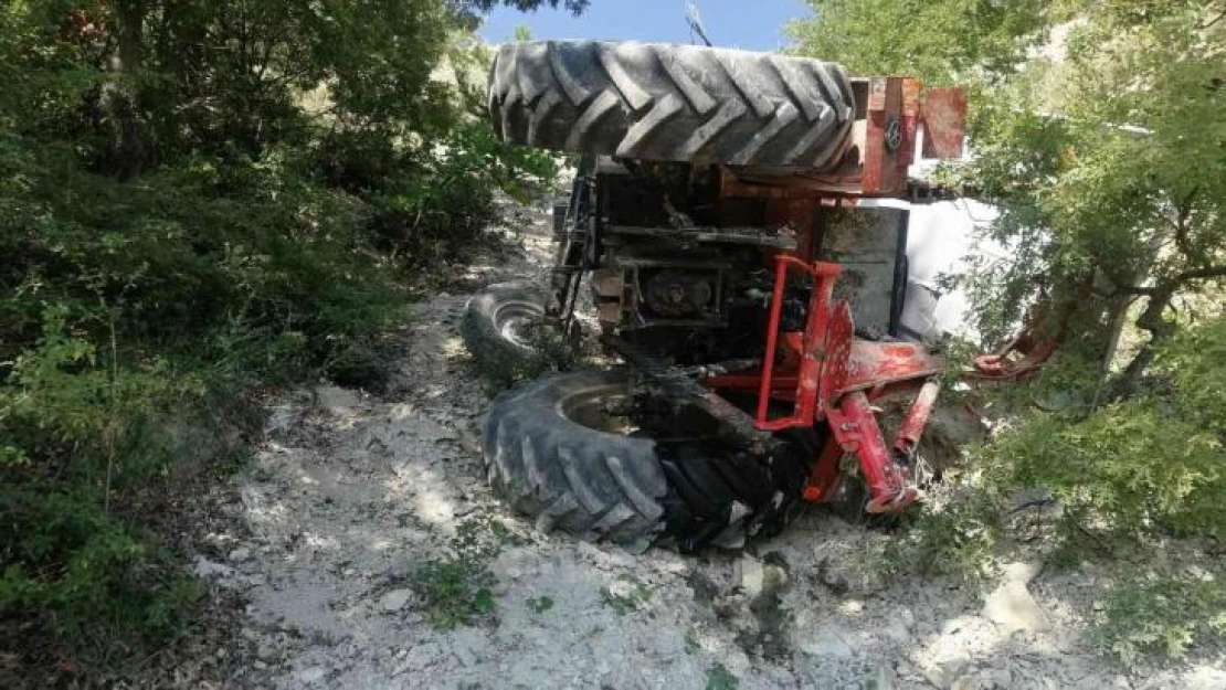 Traktör 50 metrelik yamaçtan yuvalandı, dede ağır yaralandı, torun hayatını kaybetti